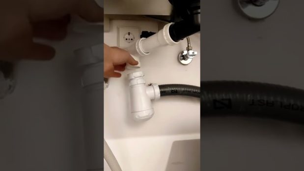 Cómo solucionar un sifón de cocina obstruido sin desmontar muebles en Málaga