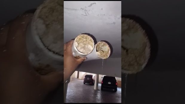 Cómo solucionar una tubería de cocina obstruida por detergente solidificado en Málaga