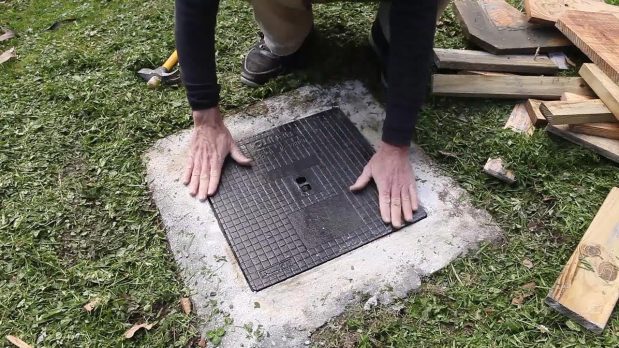 Revisión de tapas y accesos de arquetas para evitar atascos en Málaga